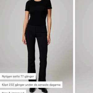 Säljer mina kostymbyxor i modellen vera tall från bikbok. De är i storlek 34 och säljer då de är för små, skriv privat för egna bilder. Byxorna är i väldigt bra skick