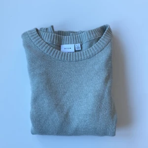 Ljusgrön stickad tröja - Helt oandvänd vara då jag inte tyckte att färgen passade mig🤗 Helt ny!