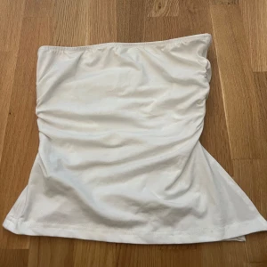 vit croptop  - använd fåtal gånger, bra skick 