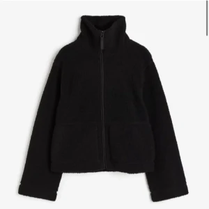 Teddy jacka från hm  - Super snygg Teddy jacka i pile från hm, perfekt till hösten!!💓💓