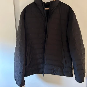 Massimodutti Jacka - Hej! Säljer nu denna fina jacka från Massimodutti. Otroligt fint skick. Byten tas emot