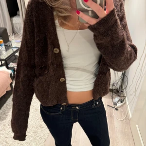 Stickad kofta från bik bok - Stickad kofta från bikbok storlek M men sitter som en S  Bra skick