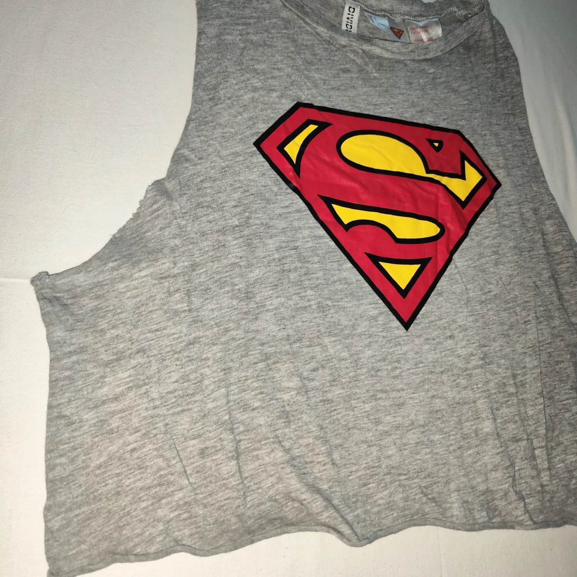 Grå Superman crop top linne från Divided - 90