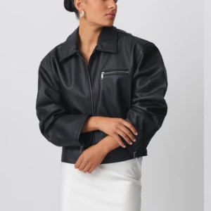 Leather jacka  - Superfint leather jacka från Ginatricot i storlek M! Helt ny ytan prislapp. Köpt för 799kr 🫶🏽