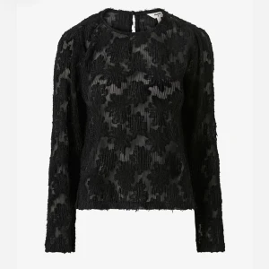 Blus  - En vacker blus ifrån Object som jag köpte för 499 kr. Använd cirka 3 gånger. Inga defekter💗