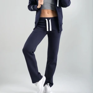 russemerch - säljer mina jätte fina mjukisbyxor från russemerch, jätte fint skick. Säljer då de inte kommer till användning💕