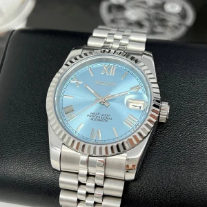 Seiko mod klocka  - Seiko mods handbyggda i Sverige custom box medföljer, alla klockor finns i alla färger, skicka ett meddelande här på Plick eller på Instagram vid intresse av klocka, pris går från 2200-1800 beroende på vilken, pris kan diskuteras. Mvh timepulse 