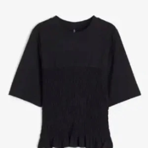 Smockad topp - Säljer denna slutsålda tröja från hm❤️
