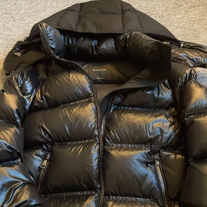 Slutsåld Massimo dutti jacka - Som ny i skick tjock och varm massimo dutti jacka som inte säljs längre, skriv för fler/bättre bilder🙏