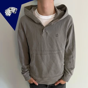 FET DONDUP HOODIE - Dondup hoodie | Skick: 8,5/10 | Strl M | Modellen är 182cm | Hör av dig om du undrar någonting!