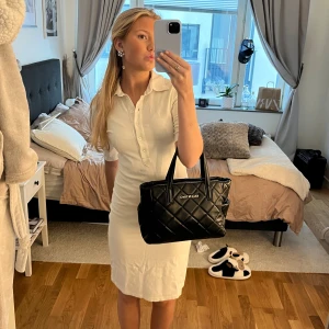 Dress - En kortärmad snygg dress från märket Filippa K🤍🤍 Fint skick utan deffekter. Passar främst XS men även S