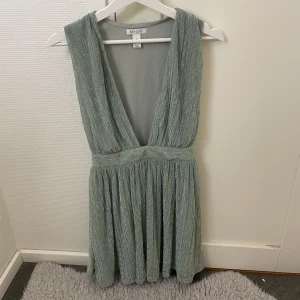 Glittrig klänning - Så fin