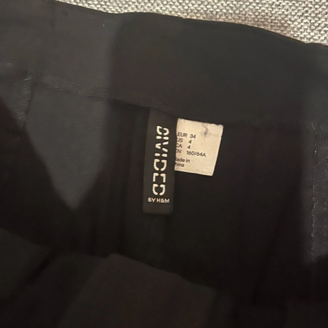 Svart kjol med dragkedjor från H&M - 91