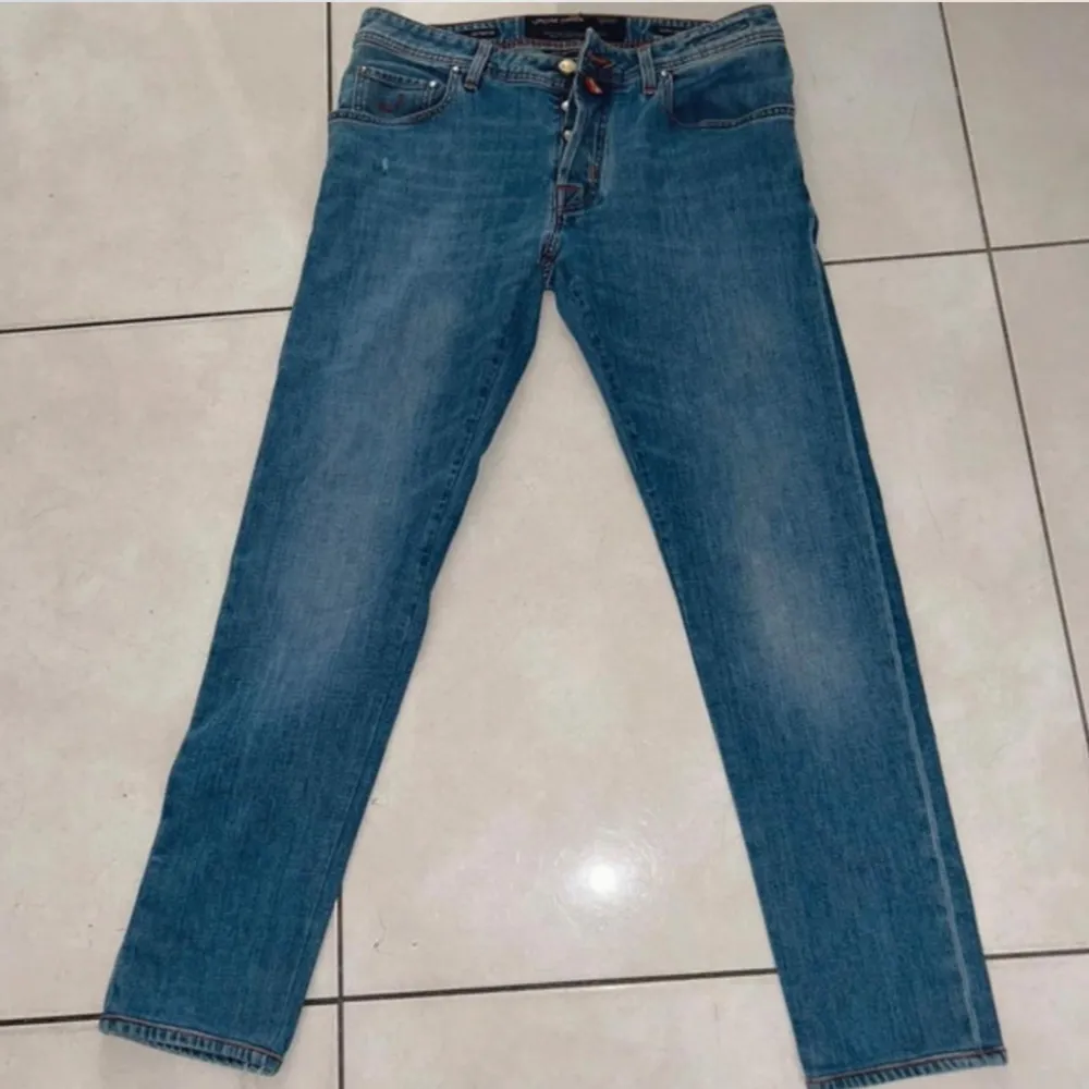 Portofino Jacob Cohen  Cond 7/10 Small tear between legs Payment via vipps Size 33. Jeans & Byxor.