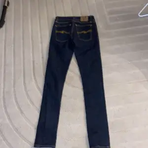 Ett par Nudie jeans som är använda 9 gånger så med det så är det extremt bra pris ⚜️