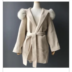 Kappa me päls  - Endast en intresse koll på min nya kappa, kan tänka mig sälja då den inte används så mycket ❤️ Passar s/xs  Nypris 3000