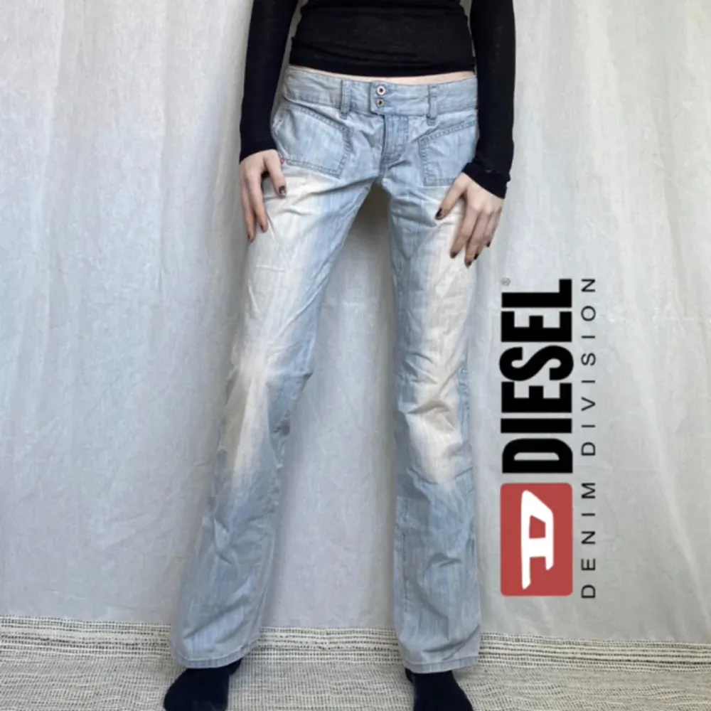 Diesel HUSH jeans från 2000s i nyskick med lappar kvar, Stl 29 och lowrise. Midja- 78cm Innerbenslängd- 81cm.  Ordinarie-pris 1299kr. Jeans & Byxor.