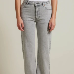 Jeans  - Säljer dessa jeans från lever denim som är väldigt mjuka och sköna men kan tyvärr inte ha dom längre 