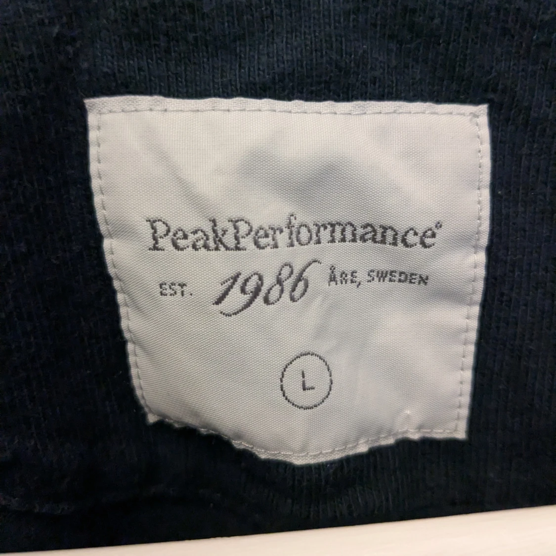 Mörkblå pikétröja från Peak Performance - 1