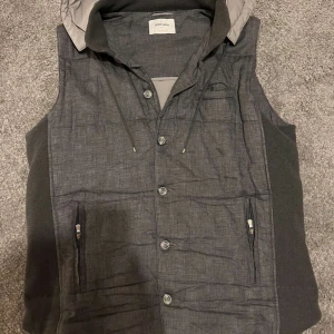 Grå väst från Gran Sasso - Fet väst från gran sasso - hör av dig vid frågor och funderingar!