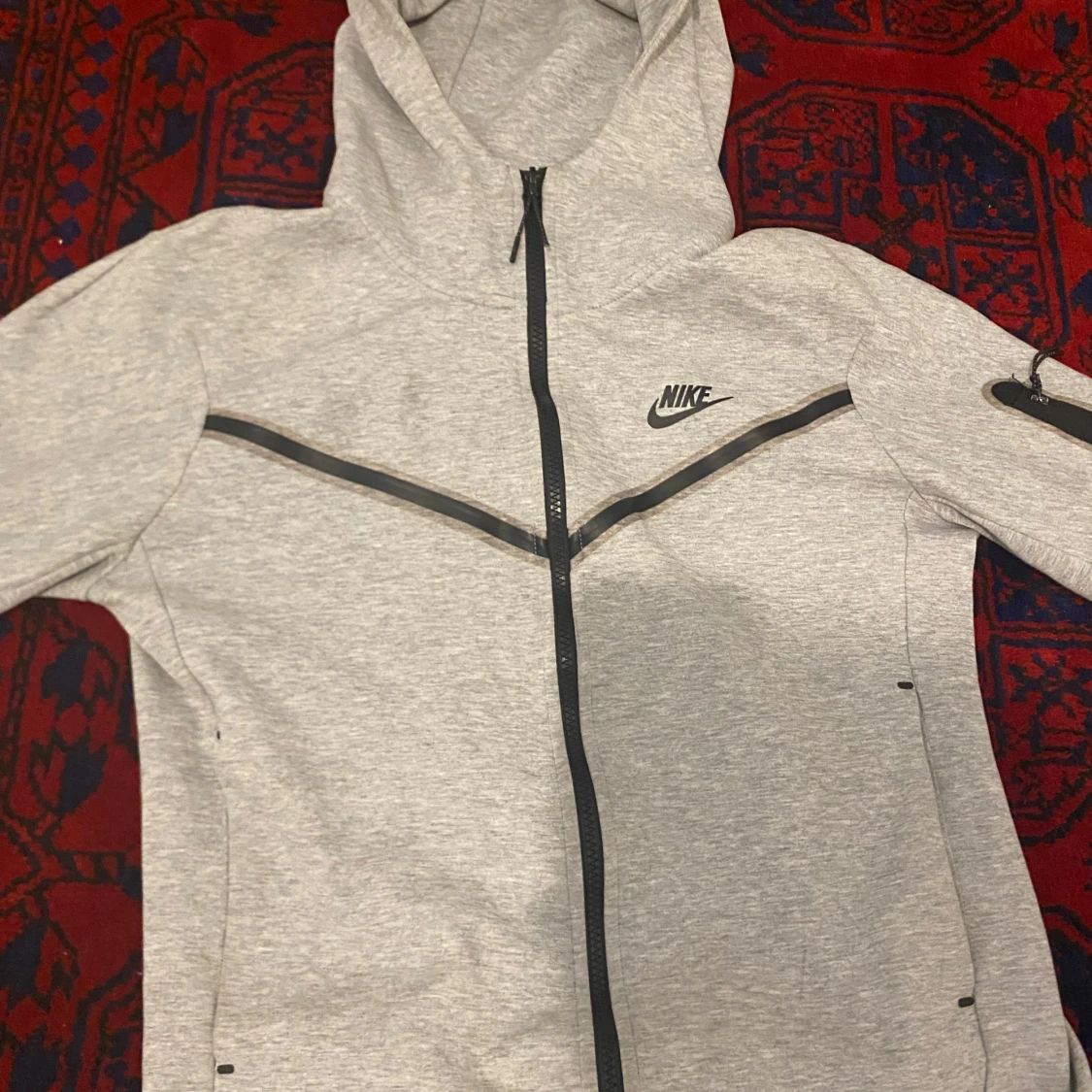 Grå och svarta träningskläder från Nike - 2