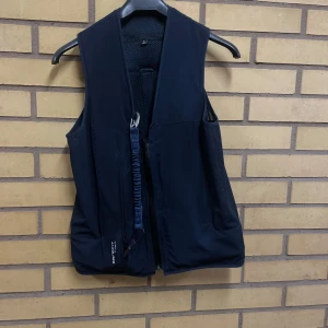 Seaver väst - S-tall marinblå