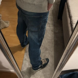 Jack & Jones jeans  - Säljer mina Jack & Jones jeans i mycket bra bra skick. Storlek 29/32. 