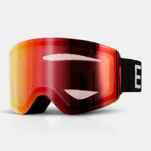 Skidglasögon från EQPE - Snygga skidglasögon från EQPE med en spegelreflekterande lins i röd och orange nyans. De har en svart justerbar rem med EQPE-loggan i vitt. Perfekta för vintersport och skyddar mot starkt solljus i backen. Ny pris 600kr
