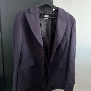 Kavaj - Kavaj som inte används, dock legat i en påse så skrynklig 