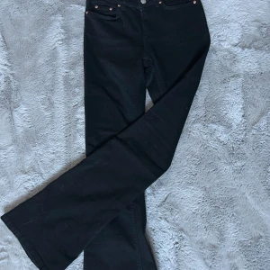 lågmidjade bootcut jeans  - kommer ej till användning 