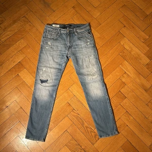 Replay anbass - Replay anbass jeans| storlek waist 31 och length 30| jättefint skick| inga defekter| nypris runt 2000kr mitt pris 549kr| pris ej hugget|🍾🍾🍾🍾🍾🍾