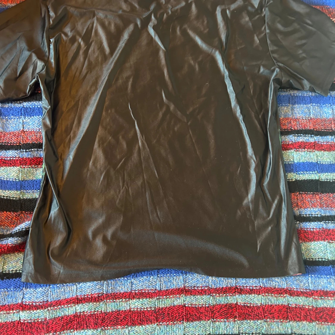 Svart t-shirt med skräckmotiv - 1