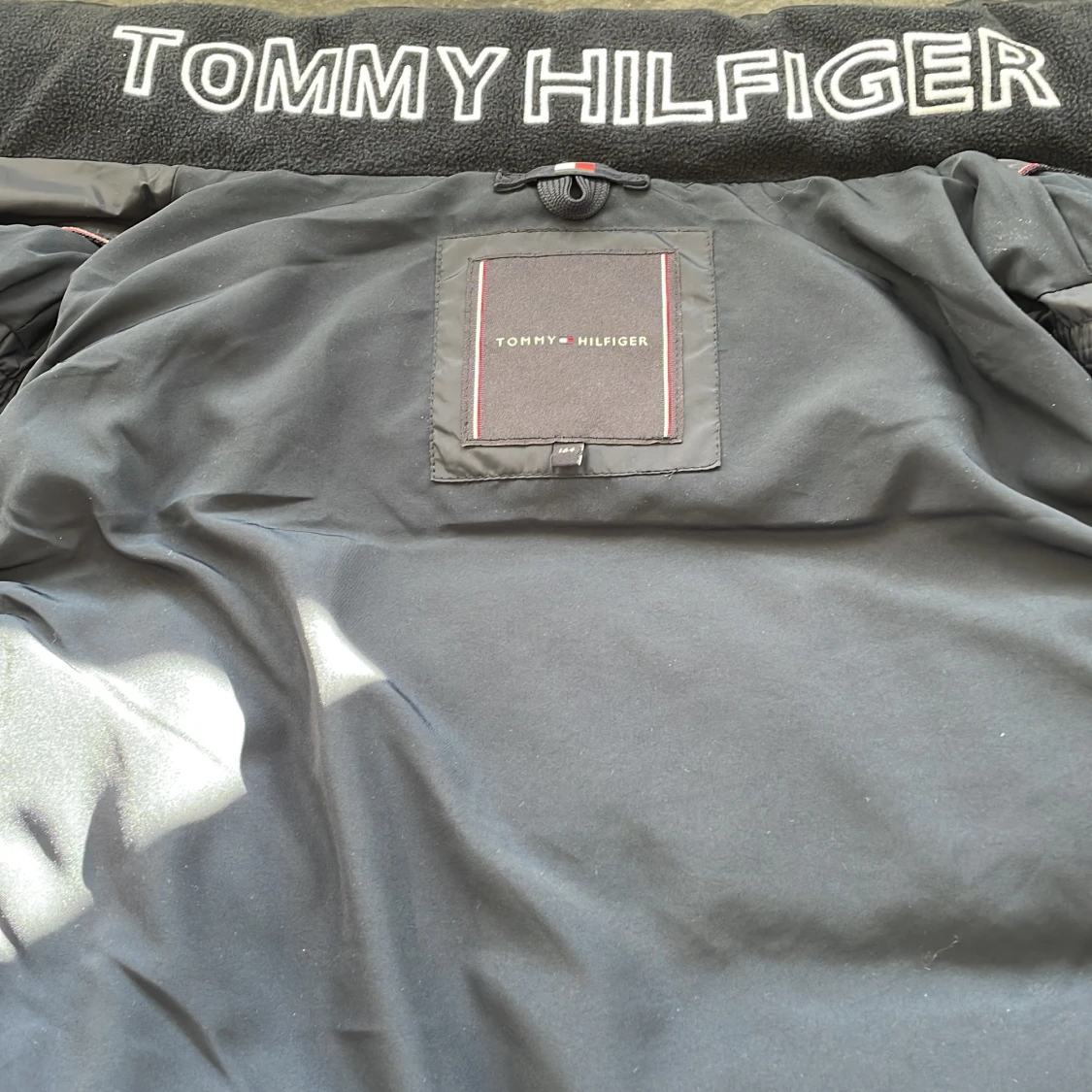 Mörkblå dunväst från Tommy Hilfiger - 2