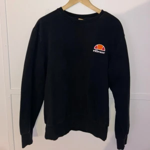 Ellesse tjocktröja - Svart tjocktröja från Ellesse