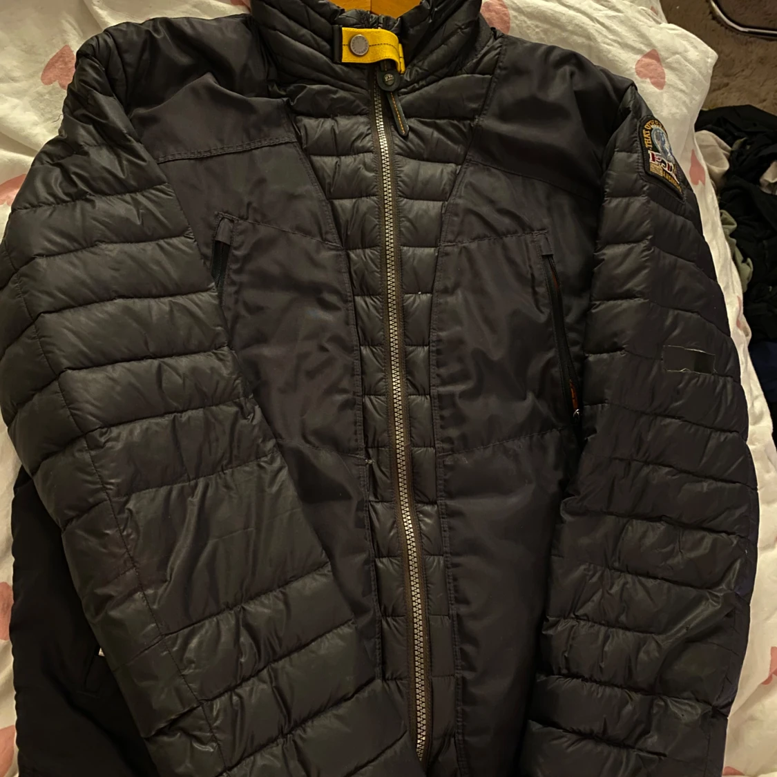 Svart quiltad jacka med dragkedja - 1