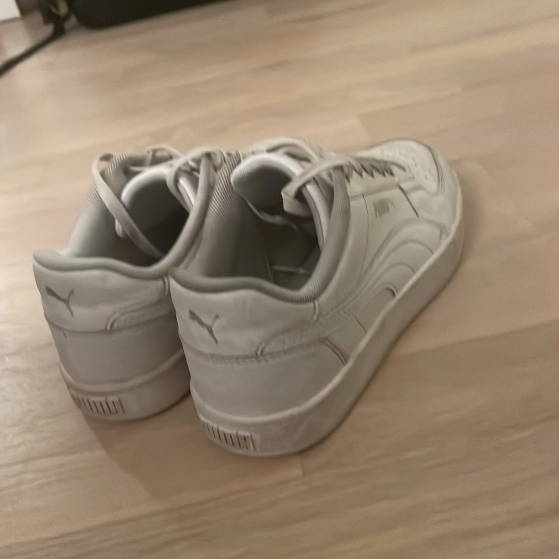 Vita sneakers från Puma - 1