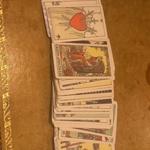 Tarot läsning (tryck INTE på köp nu) - Säljer tarot läsning för 50kr! :) har hållit på med tarot i några år just nu och har gjort för andra kunder innan och vänner och dem tyckte det stämde in jätte bra 💕Om ni undrar nått så är det bara att fråga! 