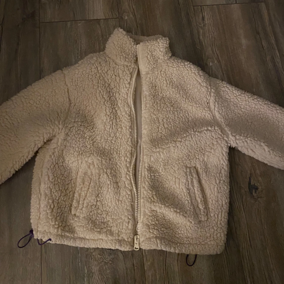 Beige/vit teddyjacka  - 91