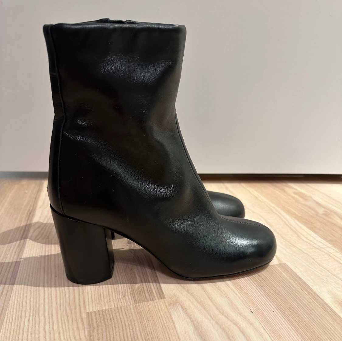 Zara Svarta boots med klack och dragkedja