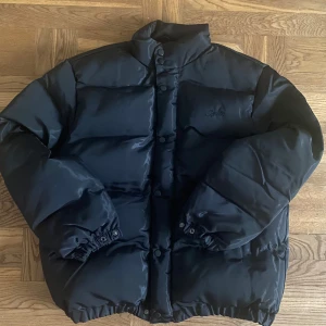 Corteiz bolo jacket v2 - Puffer från Corteiz, inga defekter storlek XL