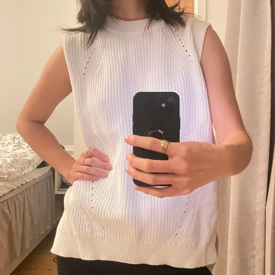 vit stickad väst från Uniqlo