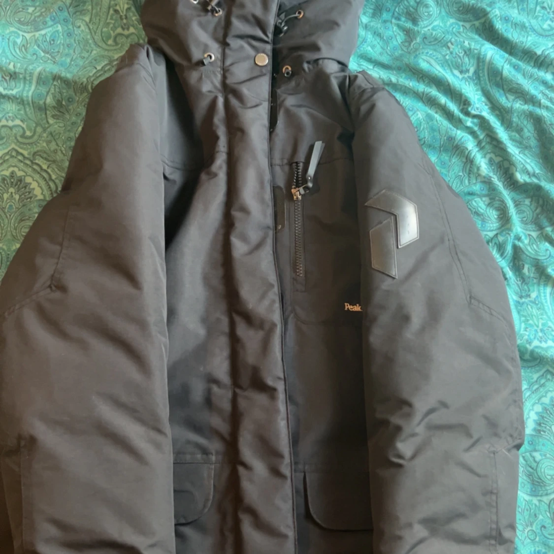 Svart dunjacka från Peak Performance - 90