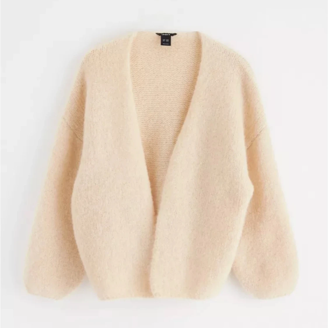 Beige fluffig kofta från Lindex