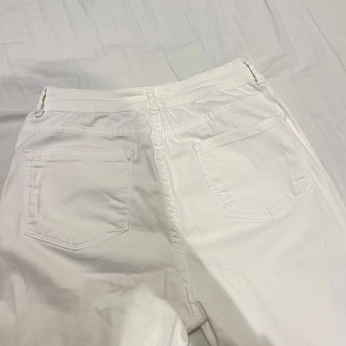 Vita jeansbyxor från YMR - 90