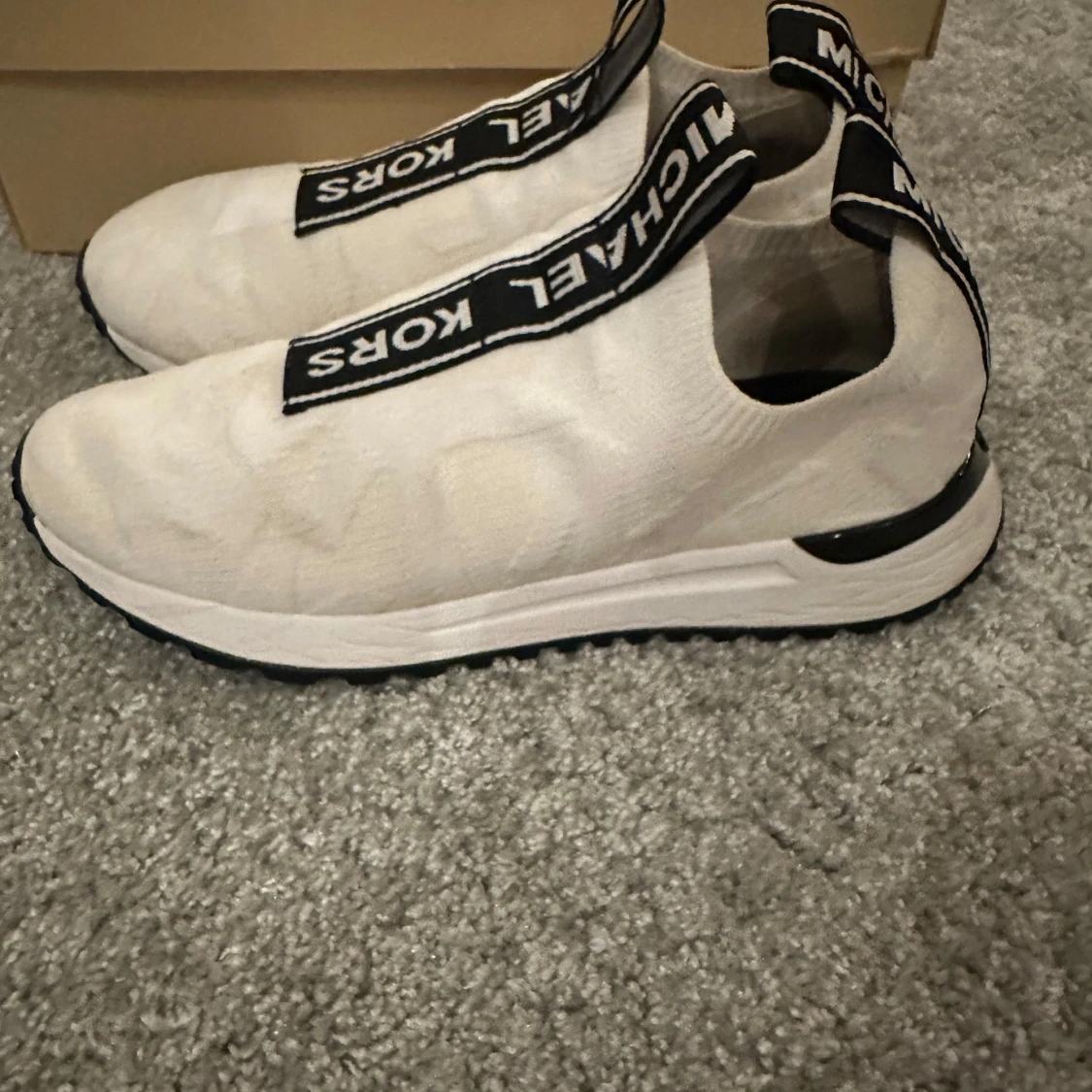 Vita sneakers från Michael Kors - 91