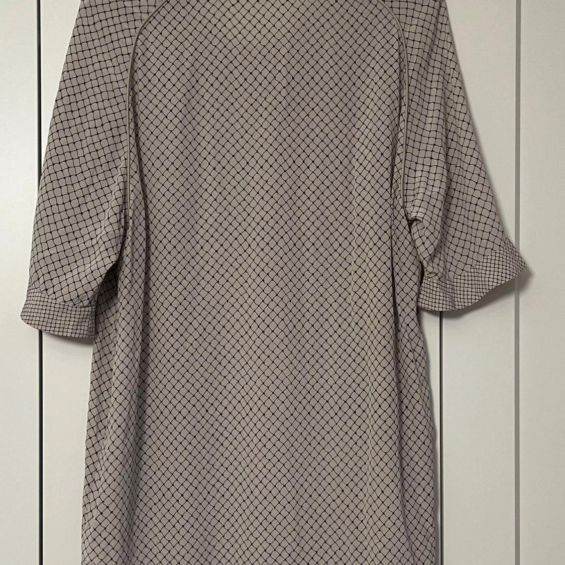 Custommade Beige klänning med rutigt mönster - 90