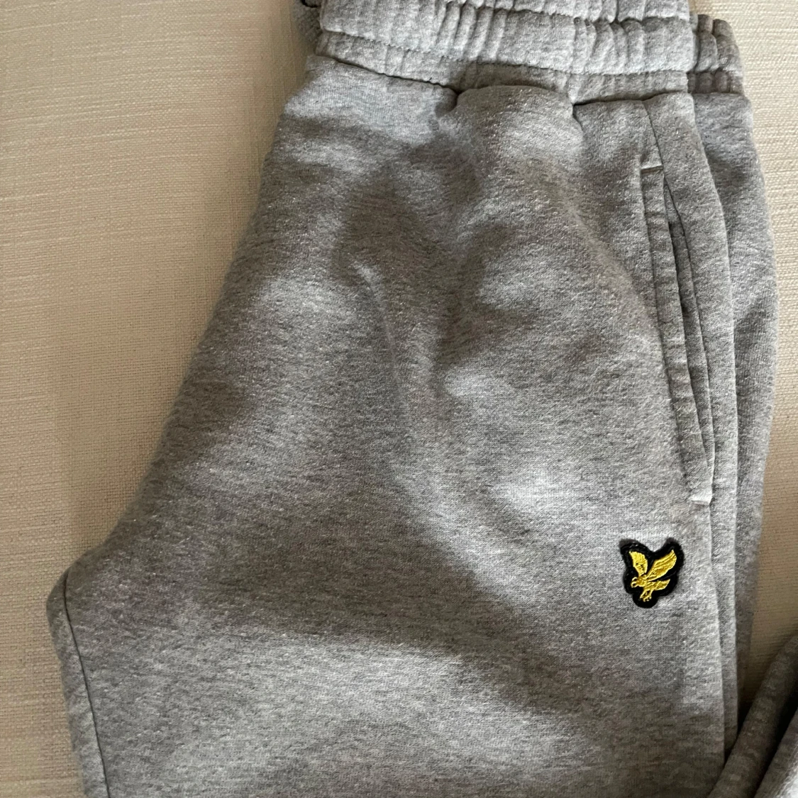 Grå mjukisbyxor från Lyle & Scott - 90