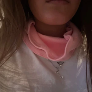 Rosa buffer  - Säljer nu olika buffrar ❣️ denna är i rosa och i ett lite tunnare material❣️ vid köp av två får man 50kr rabatt!💗 kommer fler inom kort men säljer endast 1-2 av varje⭐️