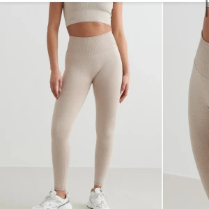 Beige ribbade leggings - Snygga beige ribbade träningstights från Aimn! Väldigt bra skick!