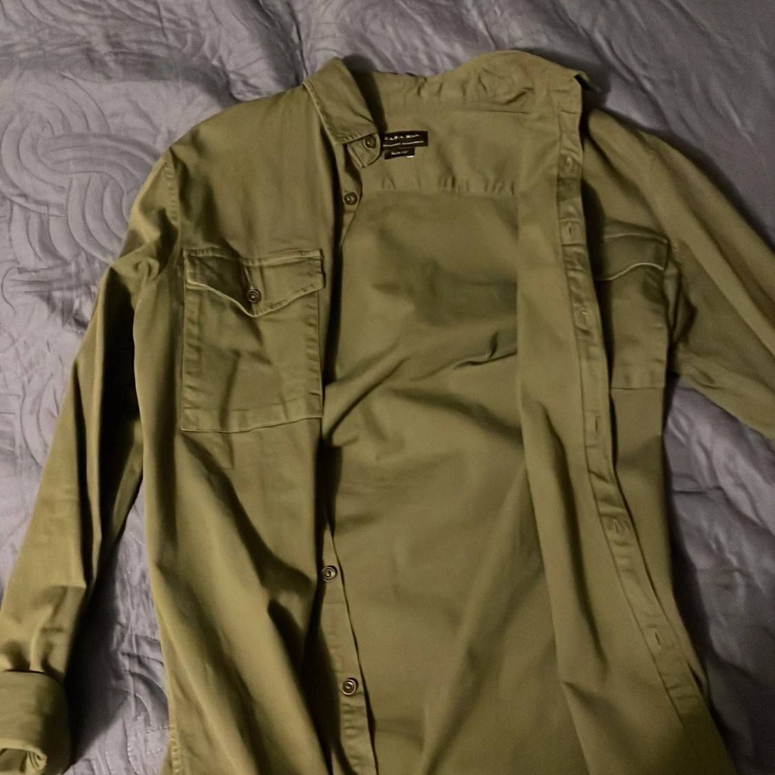 Olivgrön skjorta från Zara Man